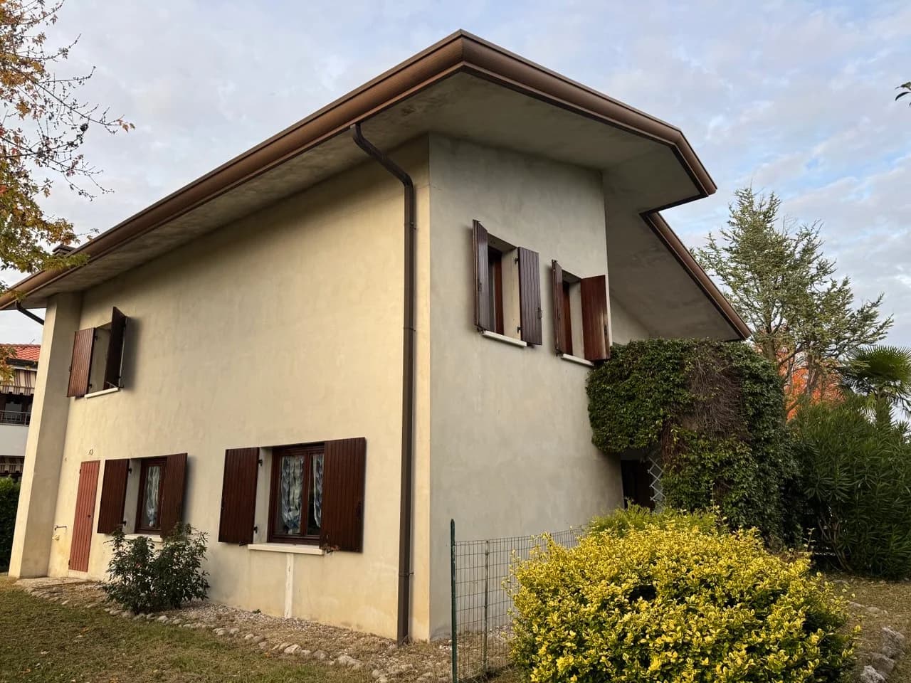 Casa singola con ampio giardino in vendita