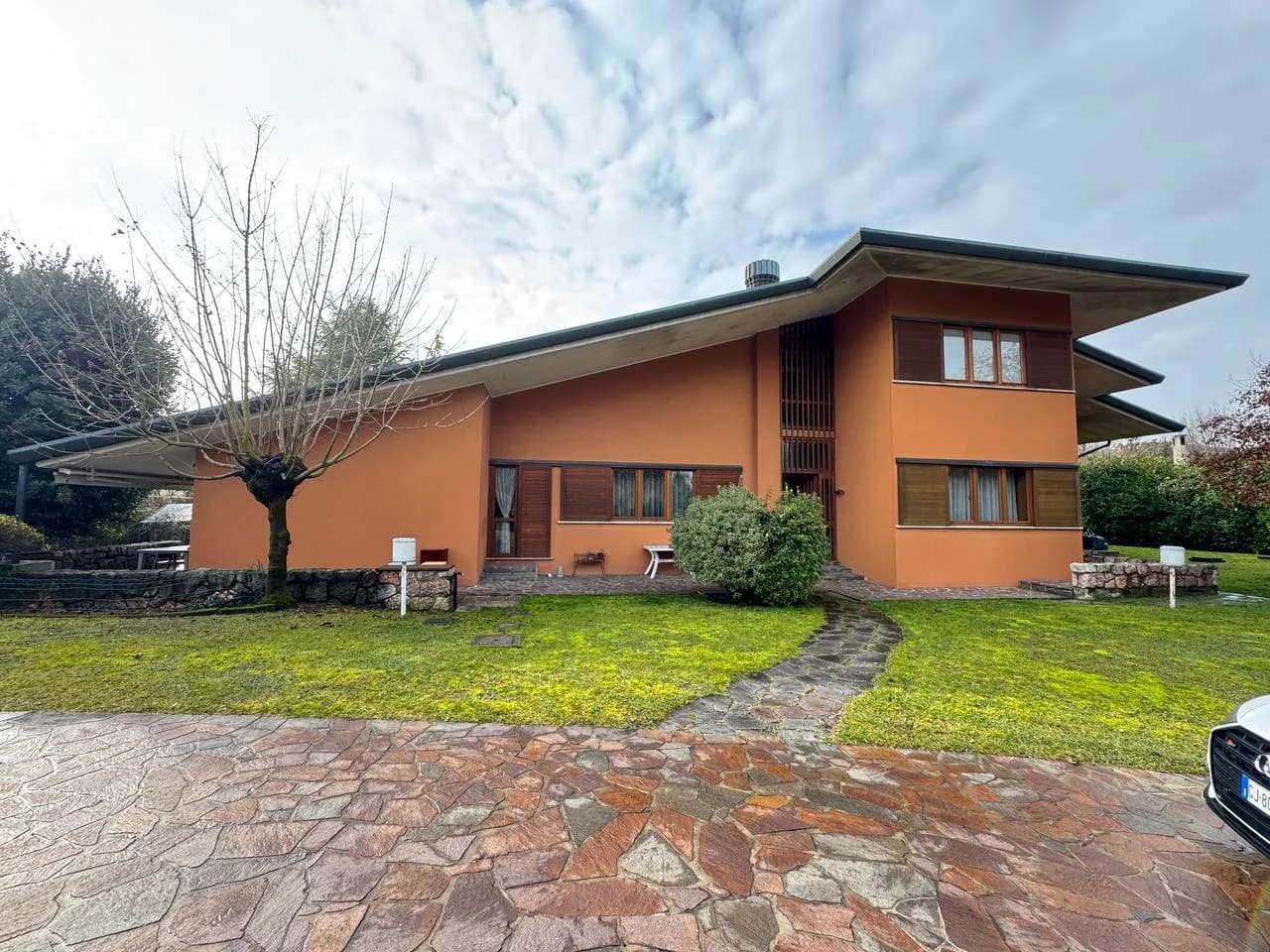 Porzione di villa in vendita